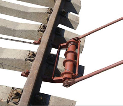 ZC-4型枕木單根抽換器,是鐵路線路道岔中修,維修,搶險(xiǎn)的必備專用工具.它可快速輕便.單根抽出插入各種枕木.該機(jī)手動(dòng)不需電源,輕便快捷.減輕勞動(dòng)強(qiáng)度.用起道機(jī)配合使用時(shí)可少清除或不清除道砟即可實(shí)現(xiàn)更換各種枕木作業(yè). ZC-4型枕木單根抽換器,是鐵路線路道岔中修,維修,搶險(xiǎn)的必備專用工具.它可快速輕便.單根抽出插入各種枕木.該機(jī)手動(dòng)不需電源,輕便快捷.減輕勞動(dòng)強(qiáng)度.用起道機(jī)配合使用時(shí)可少清除或不清除道砟即可實(shí)現(xiàn)更換各種枕木作業(yè).